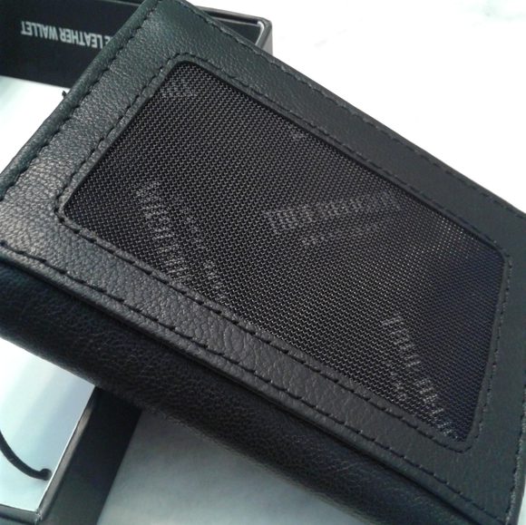 True Religion Black Leather Buddha Logo Bifold Wallet New in box RFID protection - Picture 4 of 8